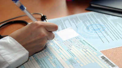 Минтруд продлит больничный по уходу за тяжелобольным ребенком