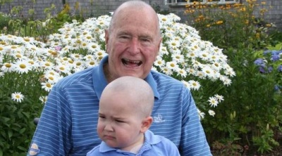 Буш-старший поддержал детей, больных раком