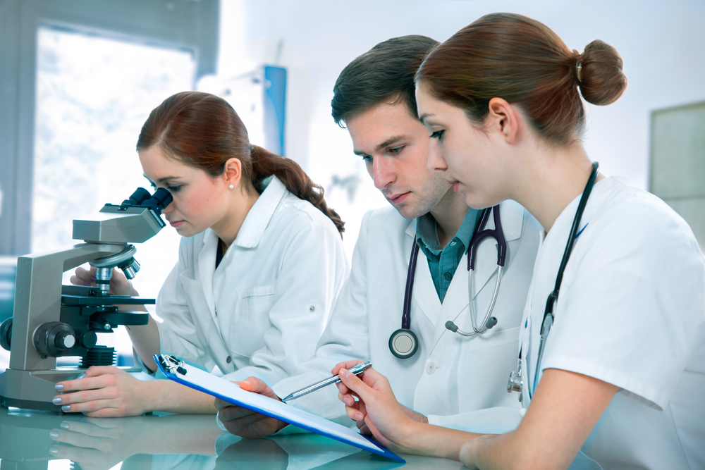 Выпускников медвузов обяжут поработать в госклиниках