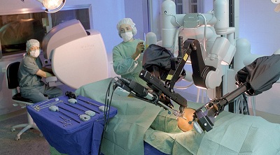 На робота-хирурга подали в суд