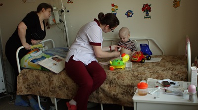 Закон должен запретить лечение онкобольных детей в клиниках для взрослых