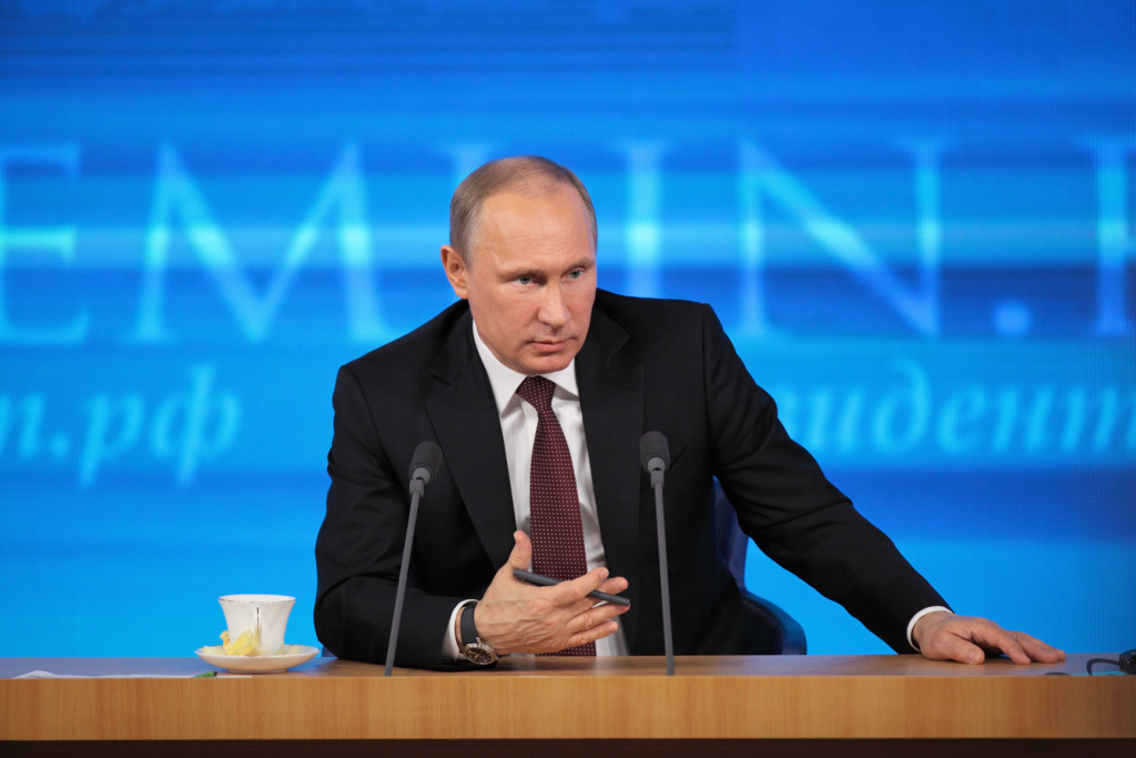 Путин поручил правительству принять меры по снижению смертности в РФ