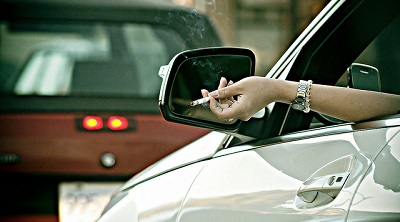 Поездка в автомобиле с курильщиком повышает риск развития рака у некурящих людей