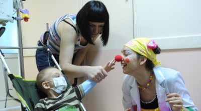 В онкоцентре имени Д. Рогачева лечить пациентов помогают клоуны