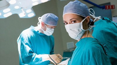 Пациентам предлагают брать на операцию видеокамеру