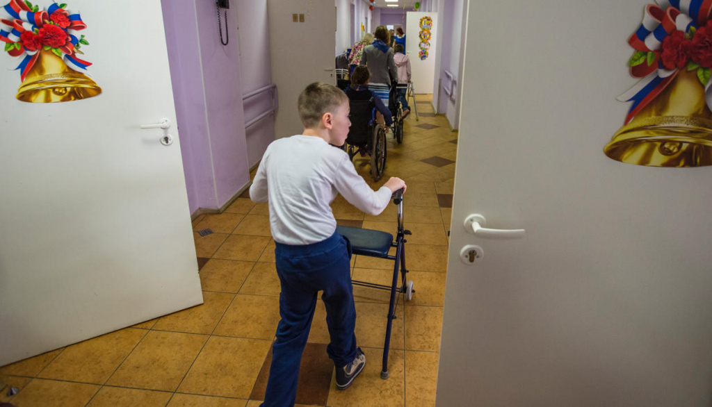 Денег нет, сидите дома Катерина Гордеева — о том, как государство экономит на больных детях